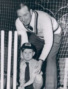 Arthur McIntyre (cricketer, born 1918)