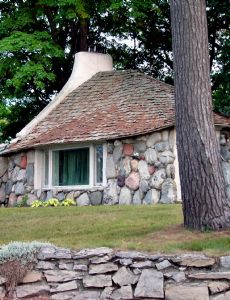 Earl Young (architect)