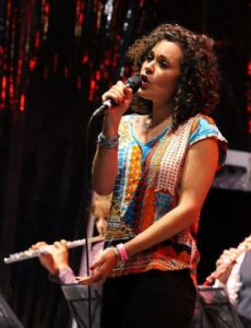 Nora Fischer (singer)