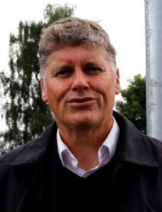 Colin Fox
