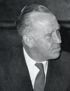 August R. Lindt