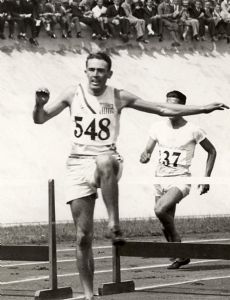 Robert Maxwell (hurdler)