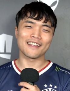 Impact (video game player)