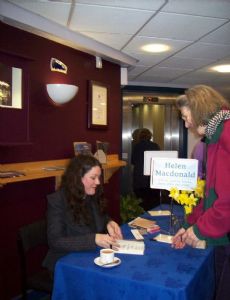 Helen Macdonald (writer)