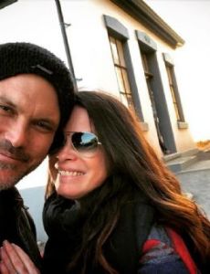 Holly Marie Combs and Mike Ryan (I)