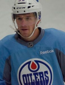 Andrew Miller (ice hockey b. 1988)