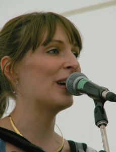 Emily Smith (singer)