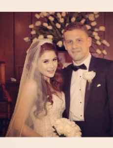 Renee Olstead and Tommy King (i)