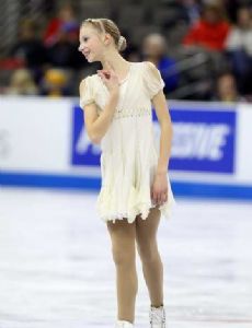 Chloe Lewis (figure skater)