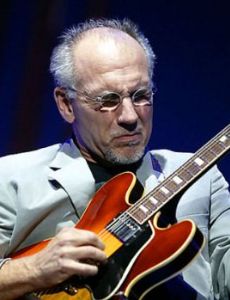 Larry Carlton