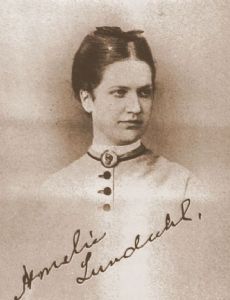 Amélie Helga Lundahl