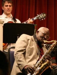 Andy Hamilton (saxophonist)