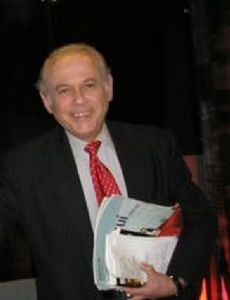 Lucas Mendes (journalist)