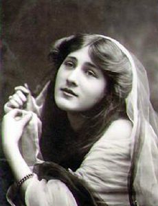 Phyllis Dare