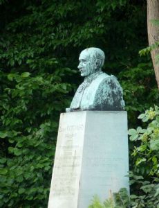 Léon Guignard