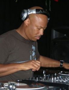 DJ? Acucrack