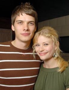 Emilie de Ravin and Josh Janowicz