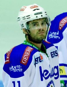Derek Ryan (ice hockey)