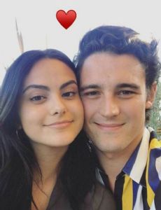 Camila Mendes and Victor Houston (I)
