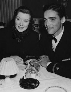 Greer Garson and Richard Ney