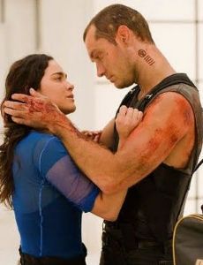 Jude Law and Alice Braga
