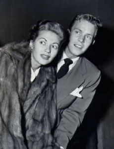 Lee MacGregor and Yvonne De Carlo