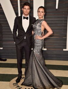 Robbie Amell and Italia Ricci