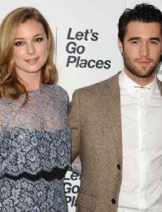 Emily VanCamp and Joshua Bowman