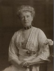 Annie, Lady de Sausmarez