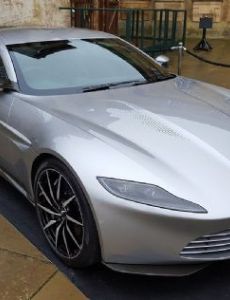 Aston Martin DB10