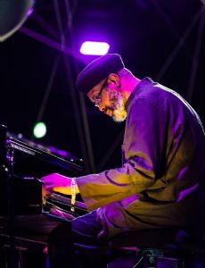 Pat Thomas (pianist)