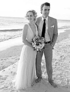Jess Weixler and Hamish Brocklebank