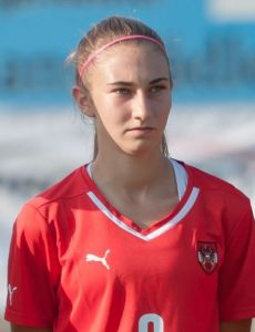 Katharina Naschenweng