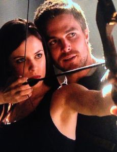 Stephen Amell and Jess De Gouw