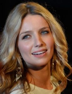 Annabelle Wallis