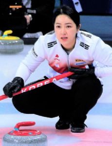 Kim Kyeong-ae (curler)