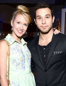 Anna Camp and Skylar Astin