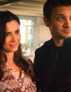 Jeremy Renner and Linda Cardellini