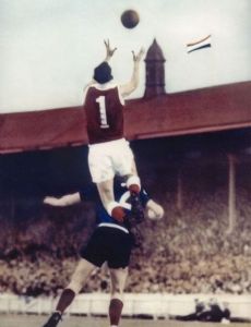 Ian McKay (footballer)