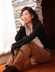Samantha Lam (singer)