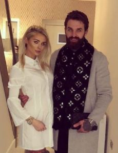 Aaron Chalmers (reality tv) and Talia Oatway