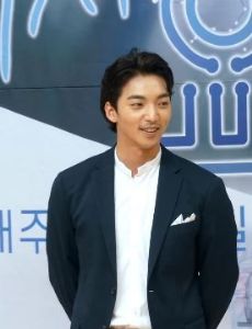 Hwang Hee