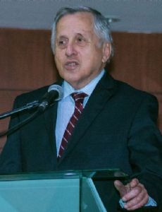 León Roldós Aguilera