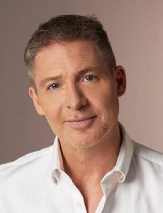 Adrián Suar