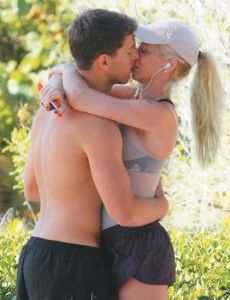 Danielle Winits and Amaury Nunes
