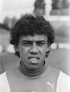 Simon Tahamata