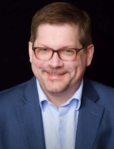 Bruce Fretts