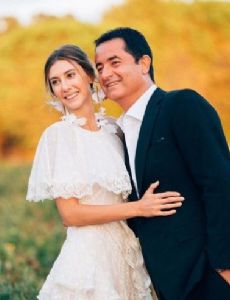 Acun Ilicali and Şeyma Subaşı