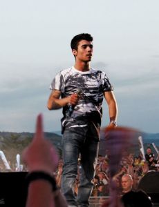Moreno (singer)