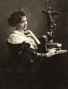Lola Mora